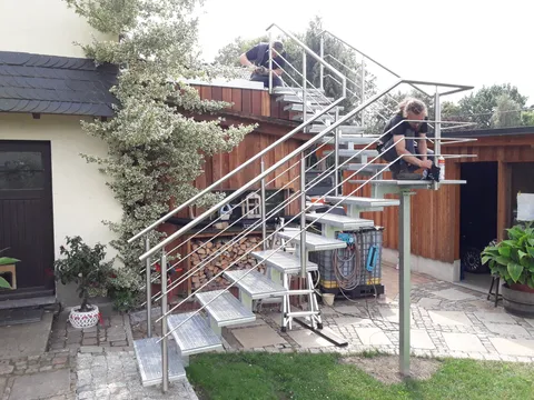 Montagearbeiten Terrassentreppe
